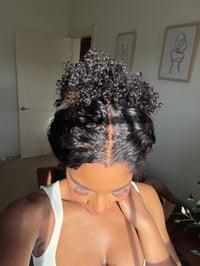 Image 2 of GLUELESS 20 inch READY TO WEAR 360 Swiss lace wig with HIGHLIGHTS and LAGOS hairline 
