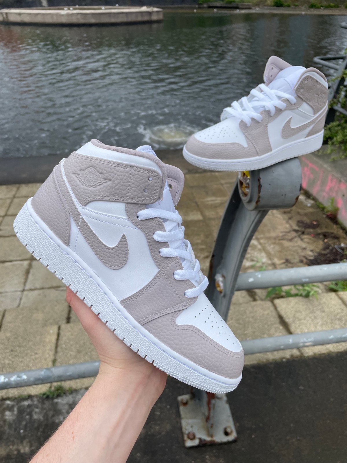 Jordan 1 light bone on clearance feet