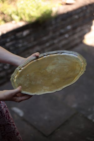 Image of Grosses Serviertablett, wunderschön patiniert, oval, mit geschwungenem Rand