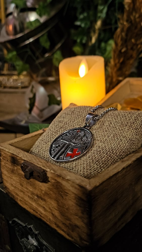 👑The Armored Kingdom Seal of the Crusader Necklace