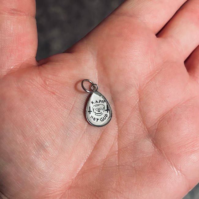 Hängsmycke - Kamp mot gud (droppe)