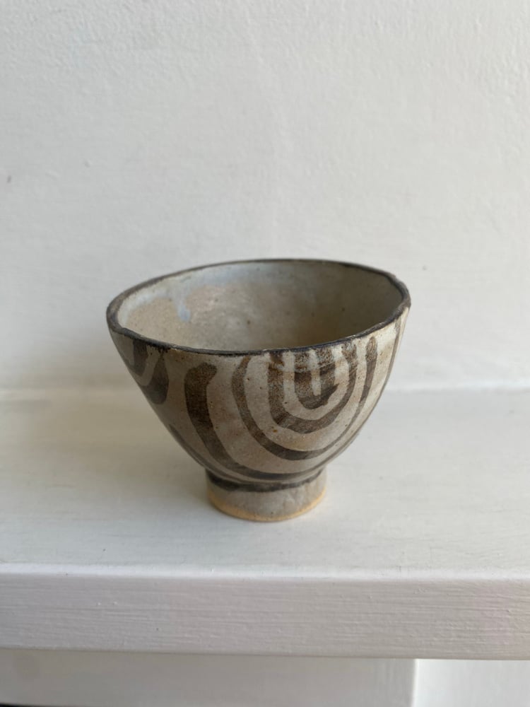 Deep footed bowl (black crest)