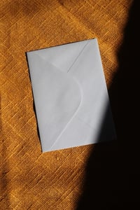 Image 4 of Grusskarte mit Kuvert  "AUF WOLKE 7 SCHWEBEN."