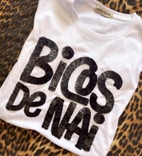 Image 2 of Camiseta bordada a man. BICOS DE NAI branca. Varias tallas. ⚠️Feita por encarga: