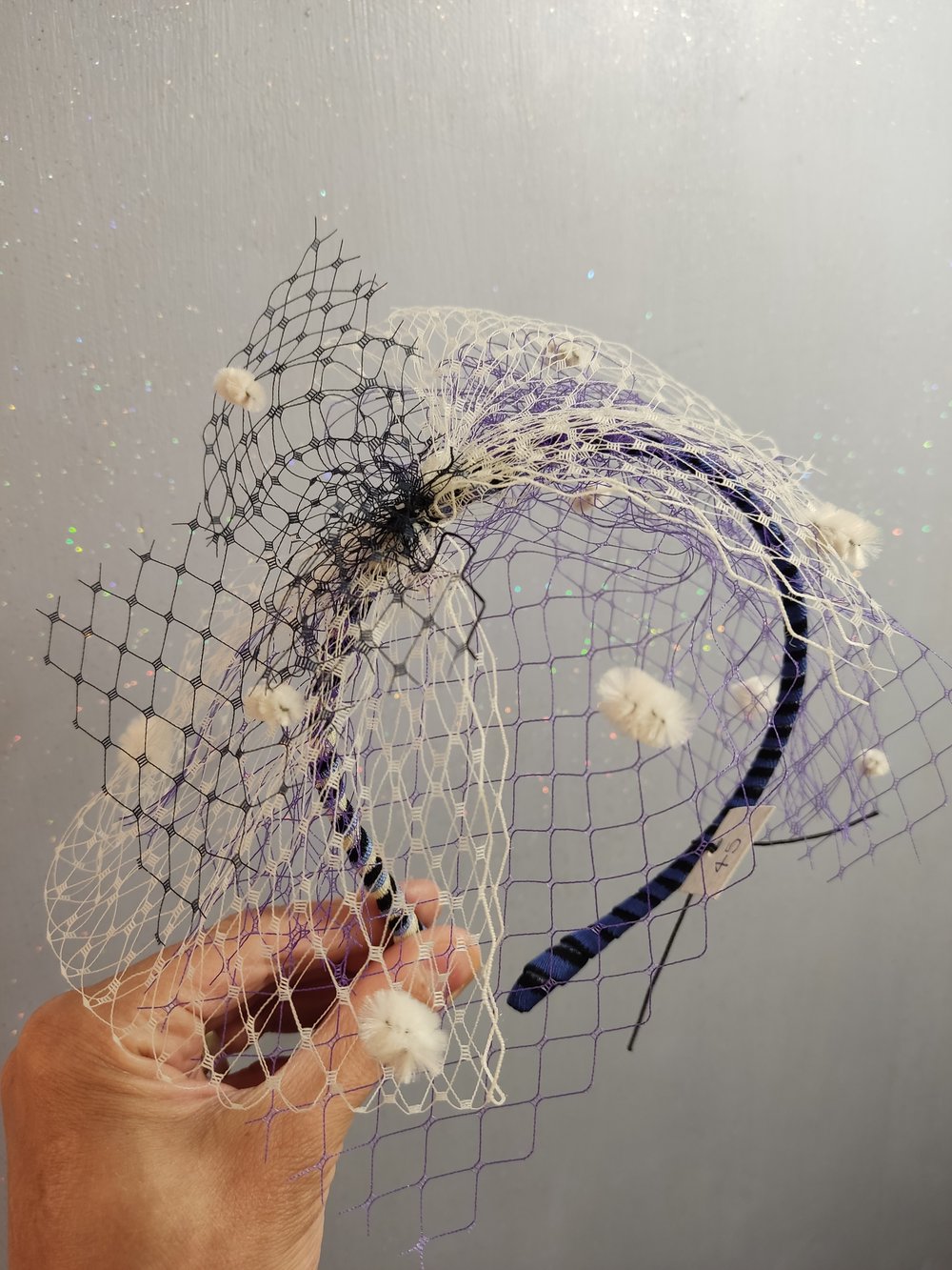 Image of Cerchietto fascinator tre velette e pois bianchi 