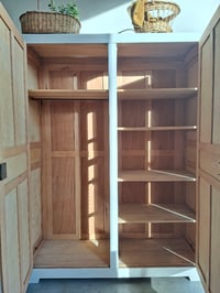 Image 4 of LA GRANDE ARMOIRE PARISIENNE