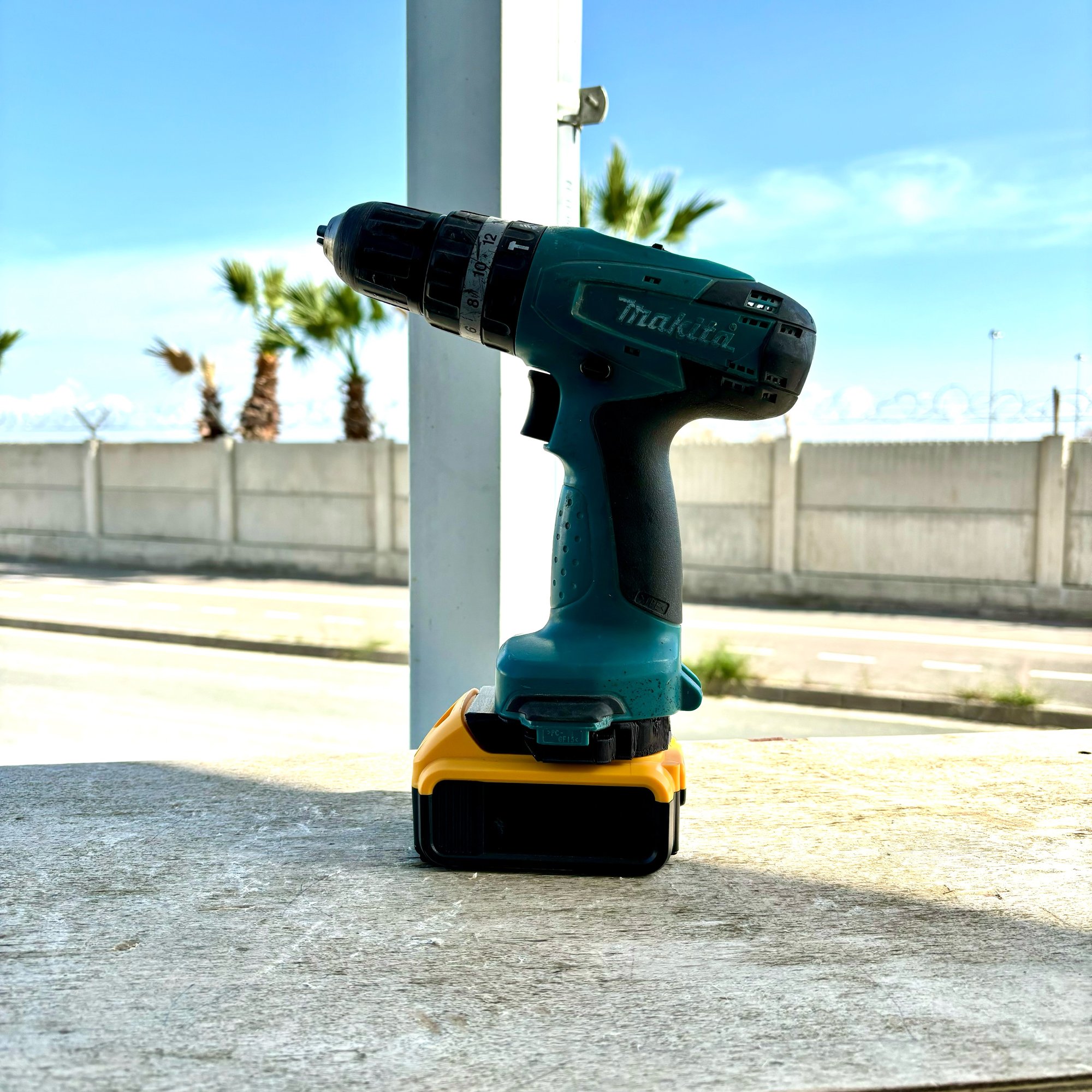 Dewalt Makita 20v Cordless Drill Dewalt DCD778S2T, 18v Brushless