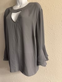 Image 6 of XL SoHo Jeans Gray Flare Sleeve Top #1012*8