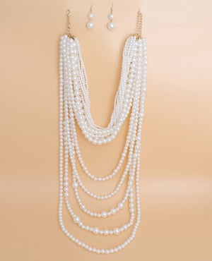 Image of Sandra love pearls necklace