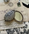 Pendentif miroir de châtelaine plaqué argent, XIXème siècle