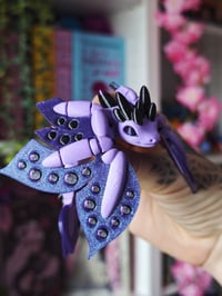 Image 2 of Mini dragón morado y negro
