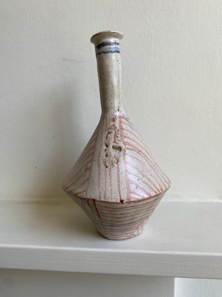 Lines Flask Image 3