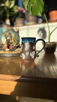 Image 2 of Butterfly mug 02