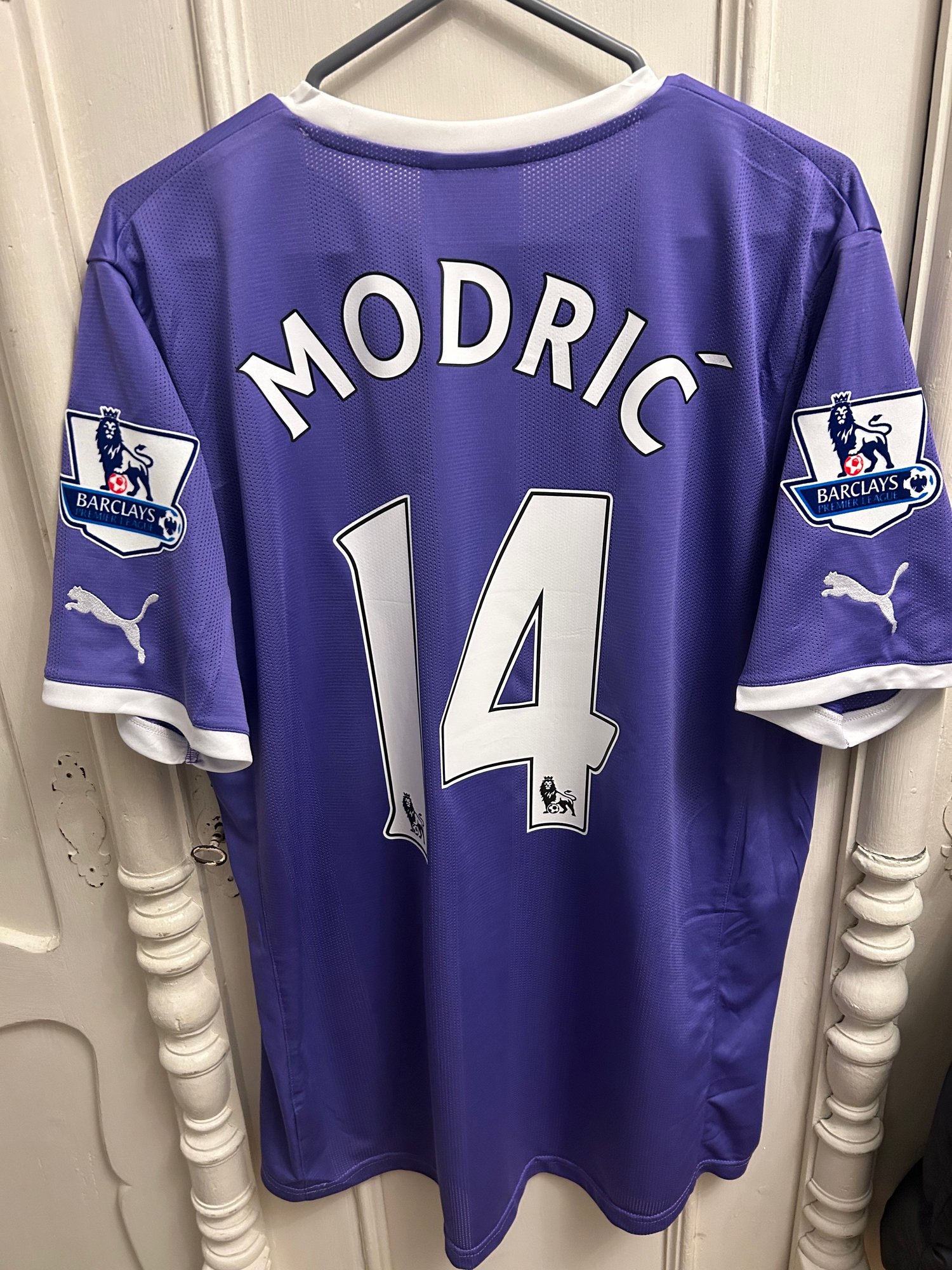 Image of Tottenham Hotspur “MODRIC 14” 2011/12 Away Shirt + PL patches (L)