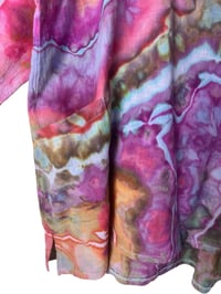 Image 8 of 1XL Cotton Pocket Forager Top in Rio Geode Ice Dye