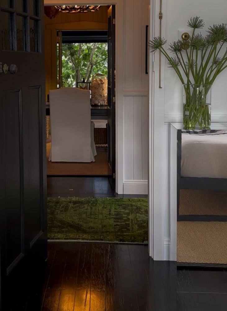 Image of Mirrrored Acrylic Plinth