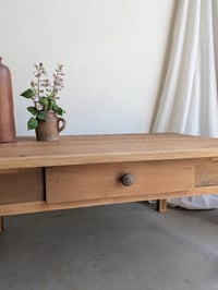 Image 2 of La table basse ancienne en cerisier 