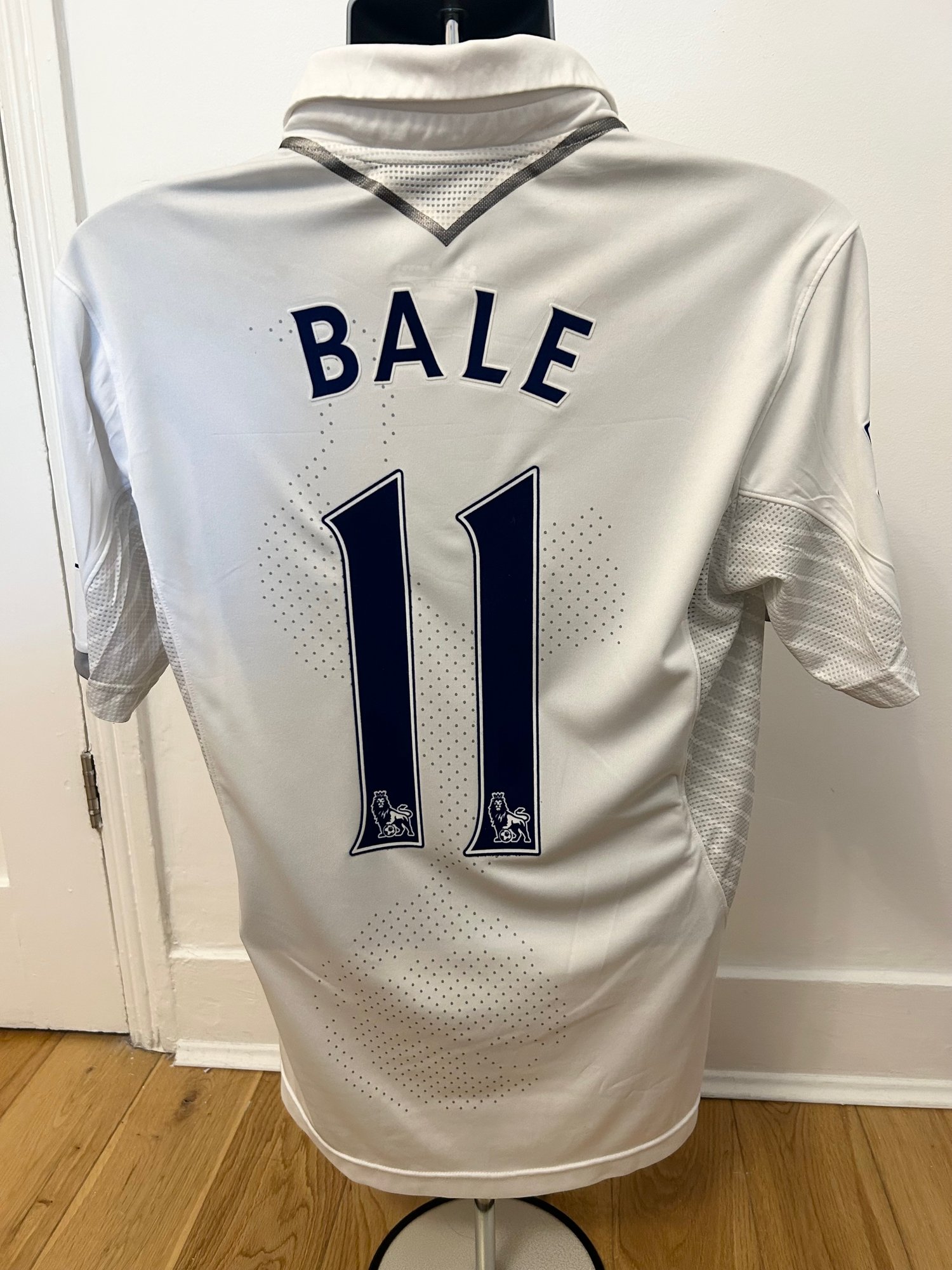 Image of Tottenham Hotspur “BALE 11” 2012/23 Home Shirt + patches (M)