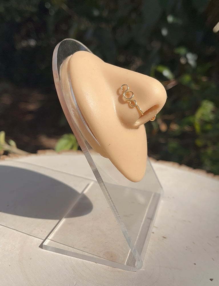Image of Circle nose cuff
