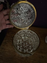 Image 4 of Grande boite à bijoux en  cristal et laiton, début 1920-30