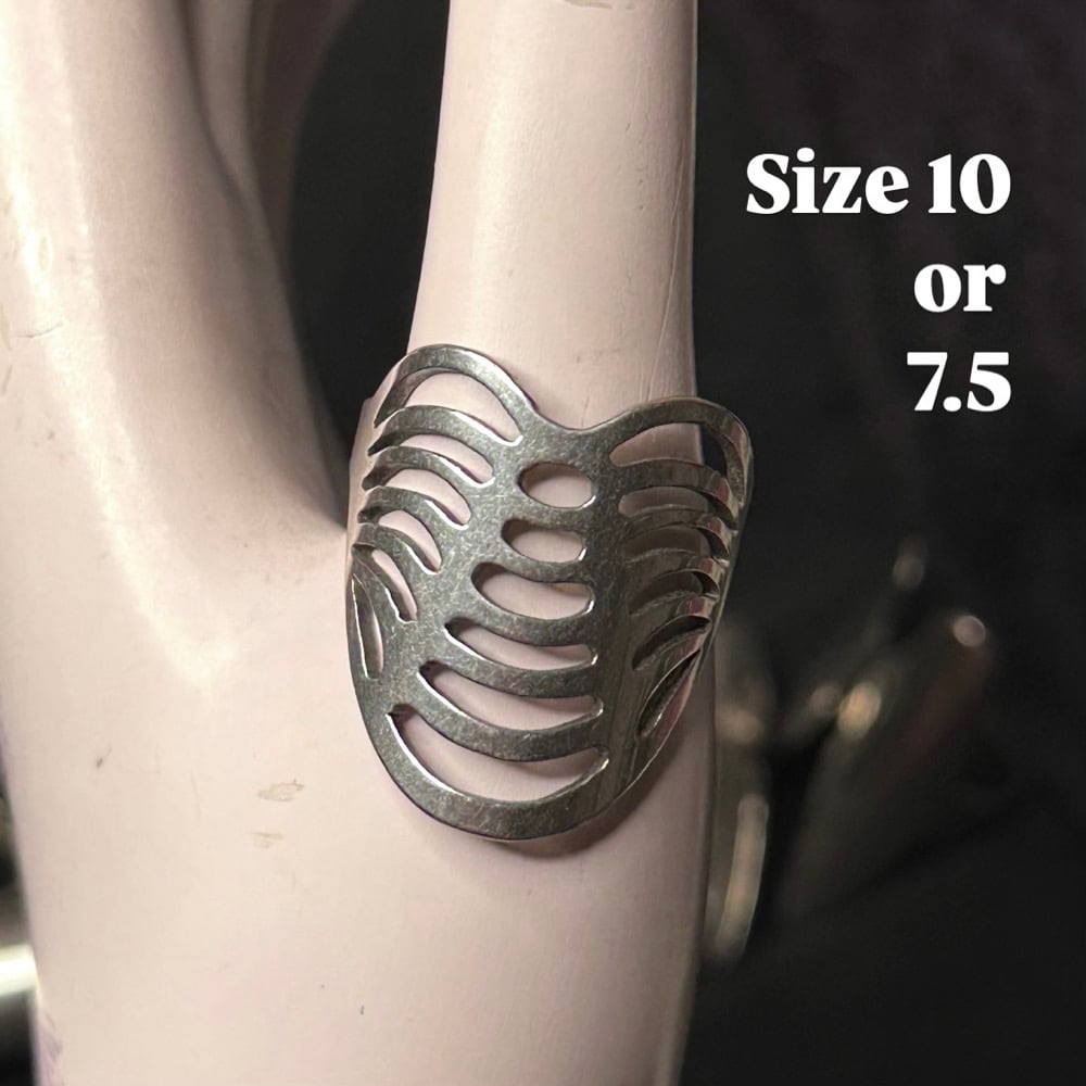 Image of monstera leaf ring