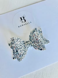 Silver glitter bow 