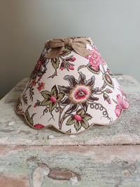 Image 1 of Petit abat jour "Jardin de Louise "