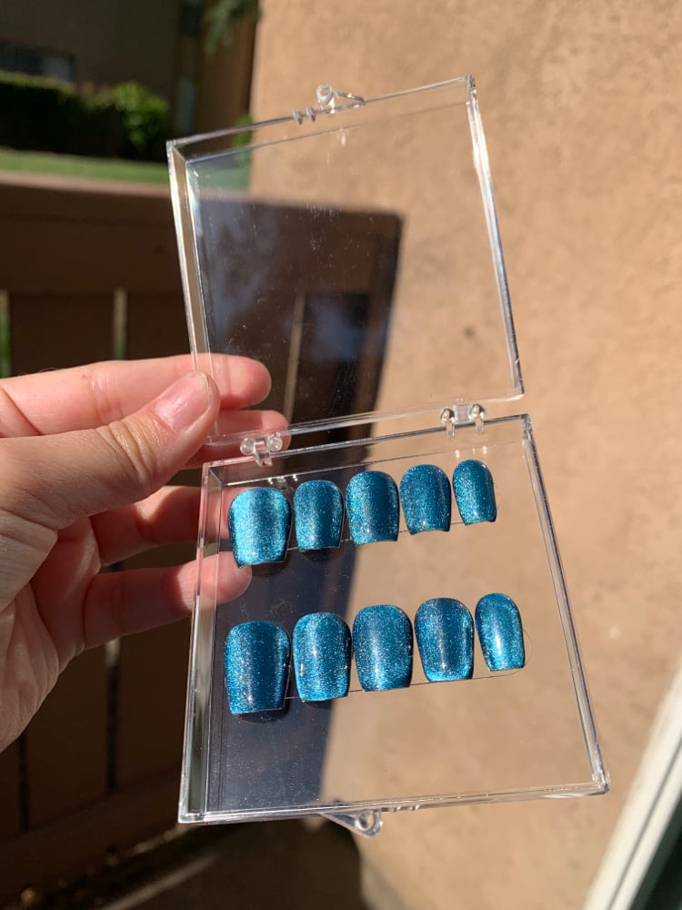 Image of Blue Gem Cateye Nails 