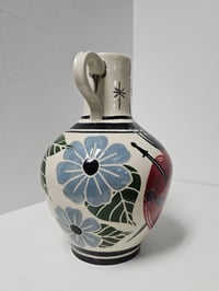 Image 4 of Vase 8 - Heart & Swords
