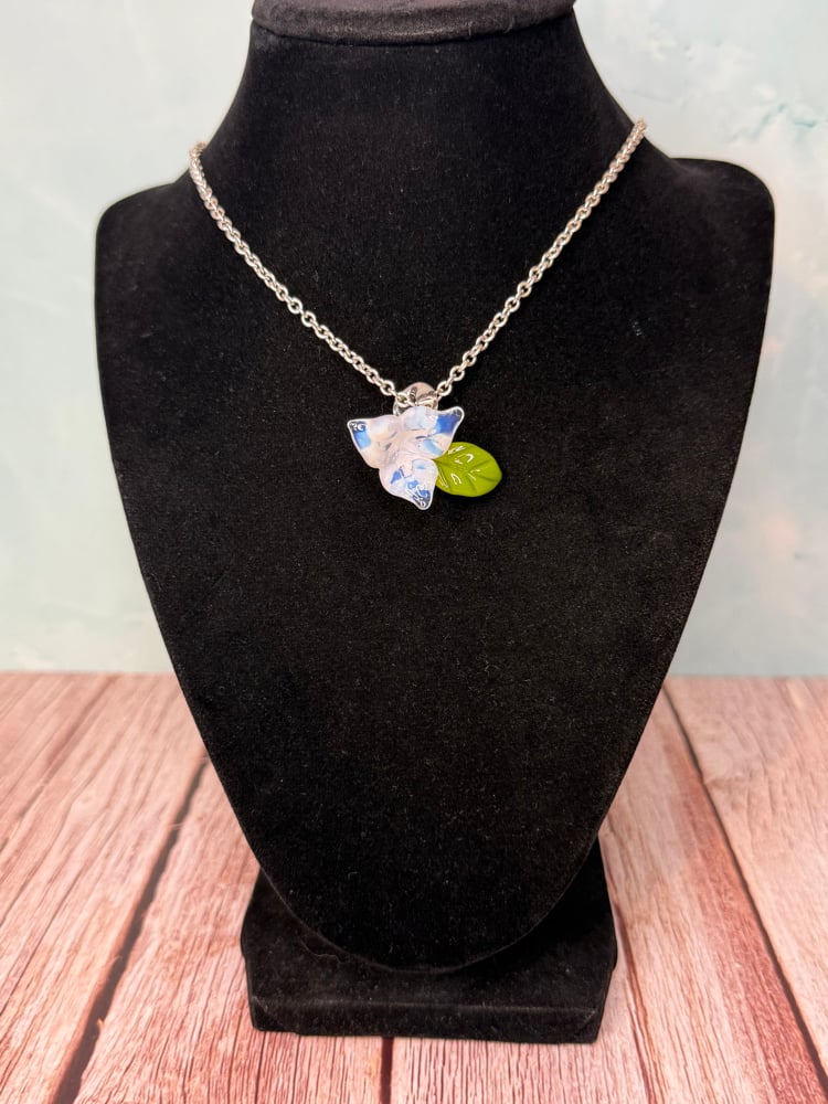 Image of Three Petaled Flower Pendants