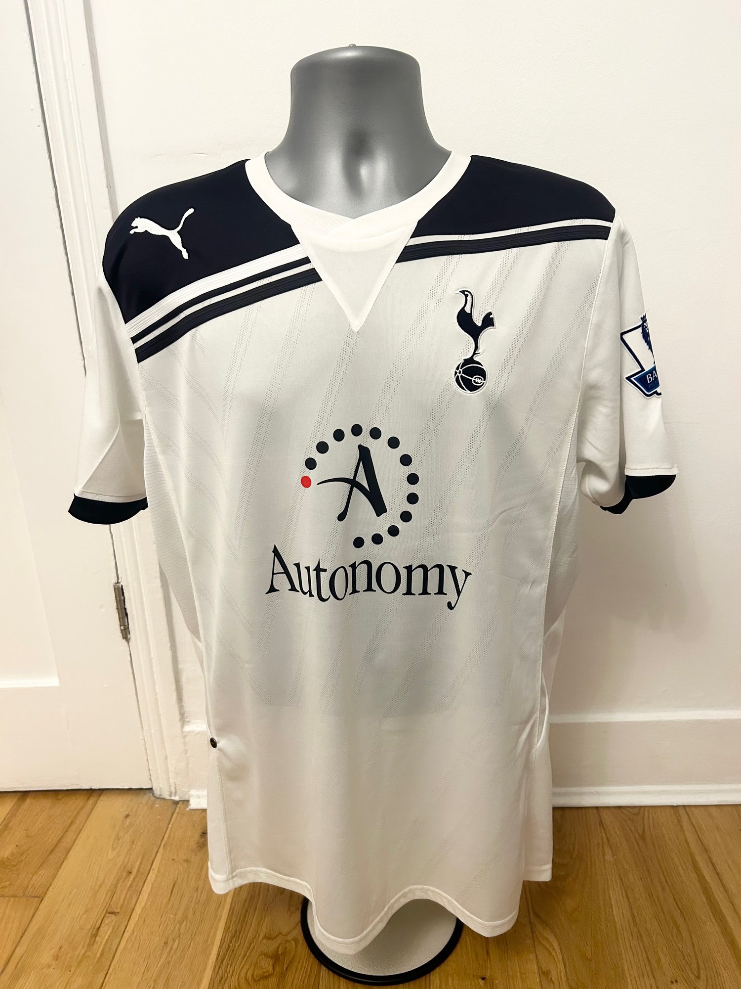 Image of Tottenham Hotspur “VAN DER VAART 11” 2010/11 Home Shirt + patches (M)