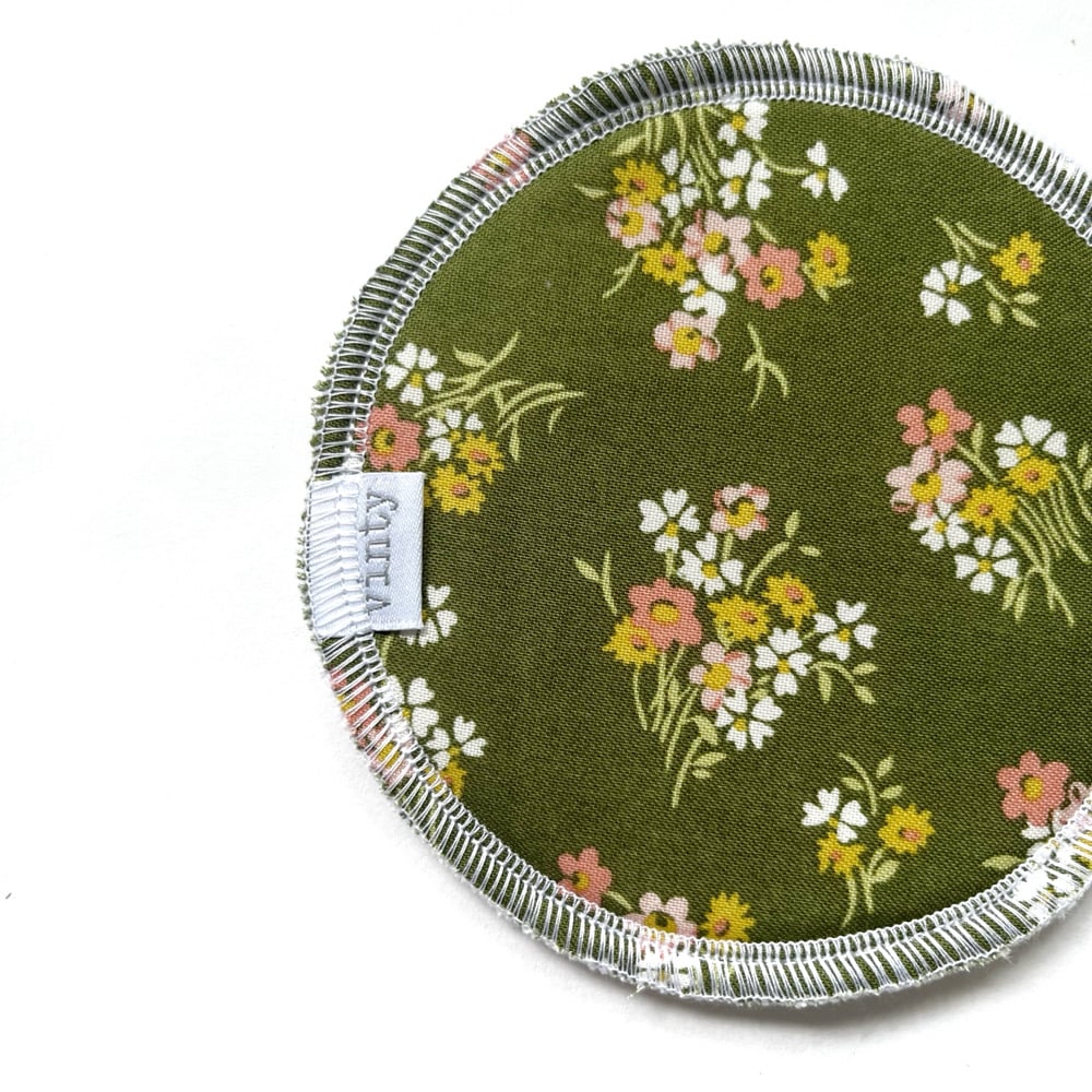 Image of Vinty Reusable Breast Pads: Green Acres