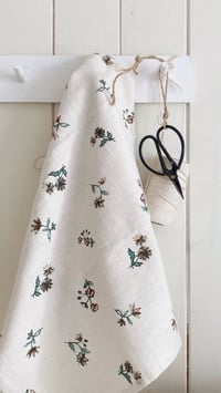 Image 7 of Nappe et coussin fleuri