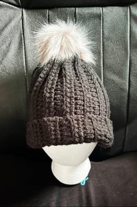 Adult beanie-black with faux fur pom pom