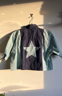Image 2 of M/L - blue Star short sleeve buttonup 2