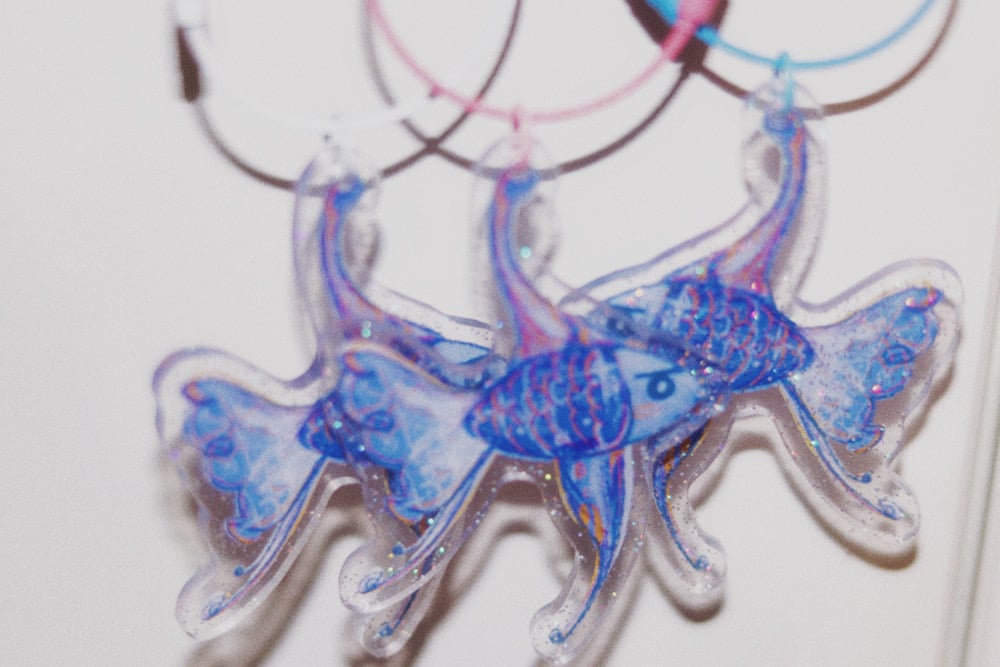 fish sparkly keychain