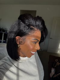 Image 3 of 12 inch 13x6 KINKY STRAIGHT LAYERED BOB WIG 