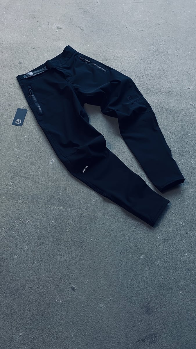 AXEL TRAIL PANT BLK GREY DESERT seekers cult