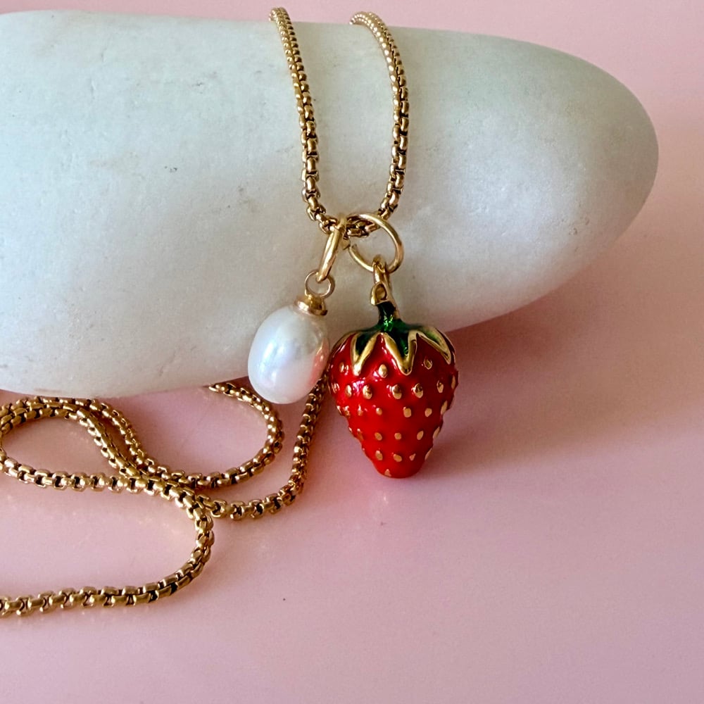 Image of Strawberry and Pearl Necklace