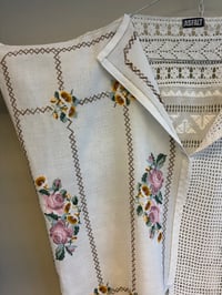 Image 4 of Daisy shirt, white (one size)