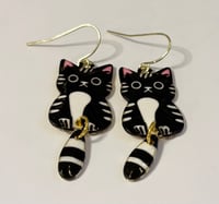 swing tail black