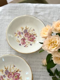 Image 1 of Assiettes creuses fleuries - Gien