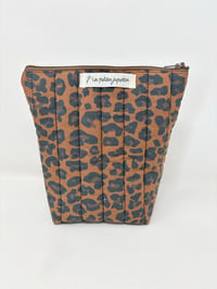 Image 1 of Trousse de toilette haute à poser matelassé léo marron