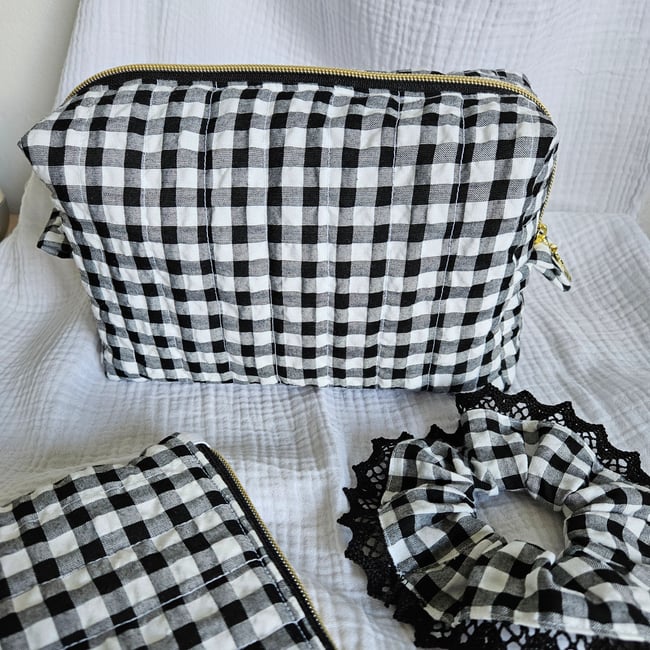 SUR COMMANDE- TROUSSE DE TOILETTE 