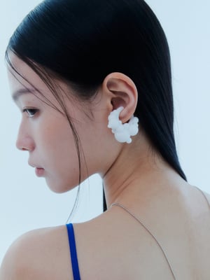 Image of LOWOOL - White Dew Earcuff