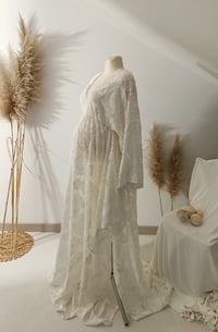 Image 4 of Off white lace dress for photoshoots | Colette | size M | off white | maternity photo props