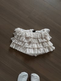 white ruffled shorts (sz med)