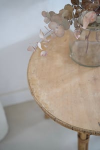 Image 7 of Petite table en rotin