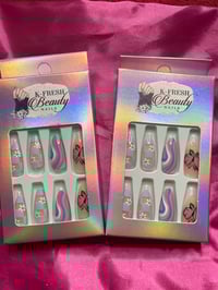 Nails - Medium (Purple/Pink Design)