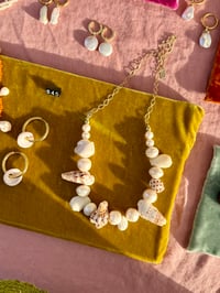 All whites shell necklace 